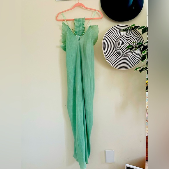A beautiful jumpsuit -Aesthetic Pistachio green 💚 - Picture 1 of 5